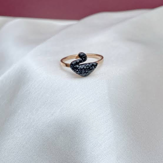 Black Swan Adjustable Ring